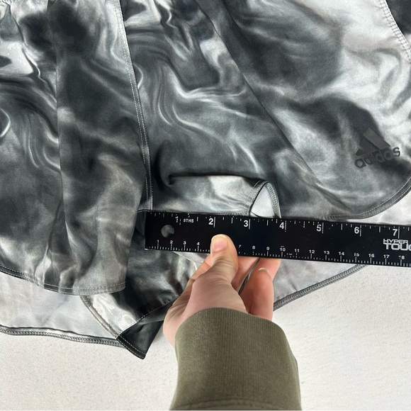 Adidas Gray Abstract Running Shorts Women’s XS Mid Rise Drawstring Unlined - Picture 9 of 11